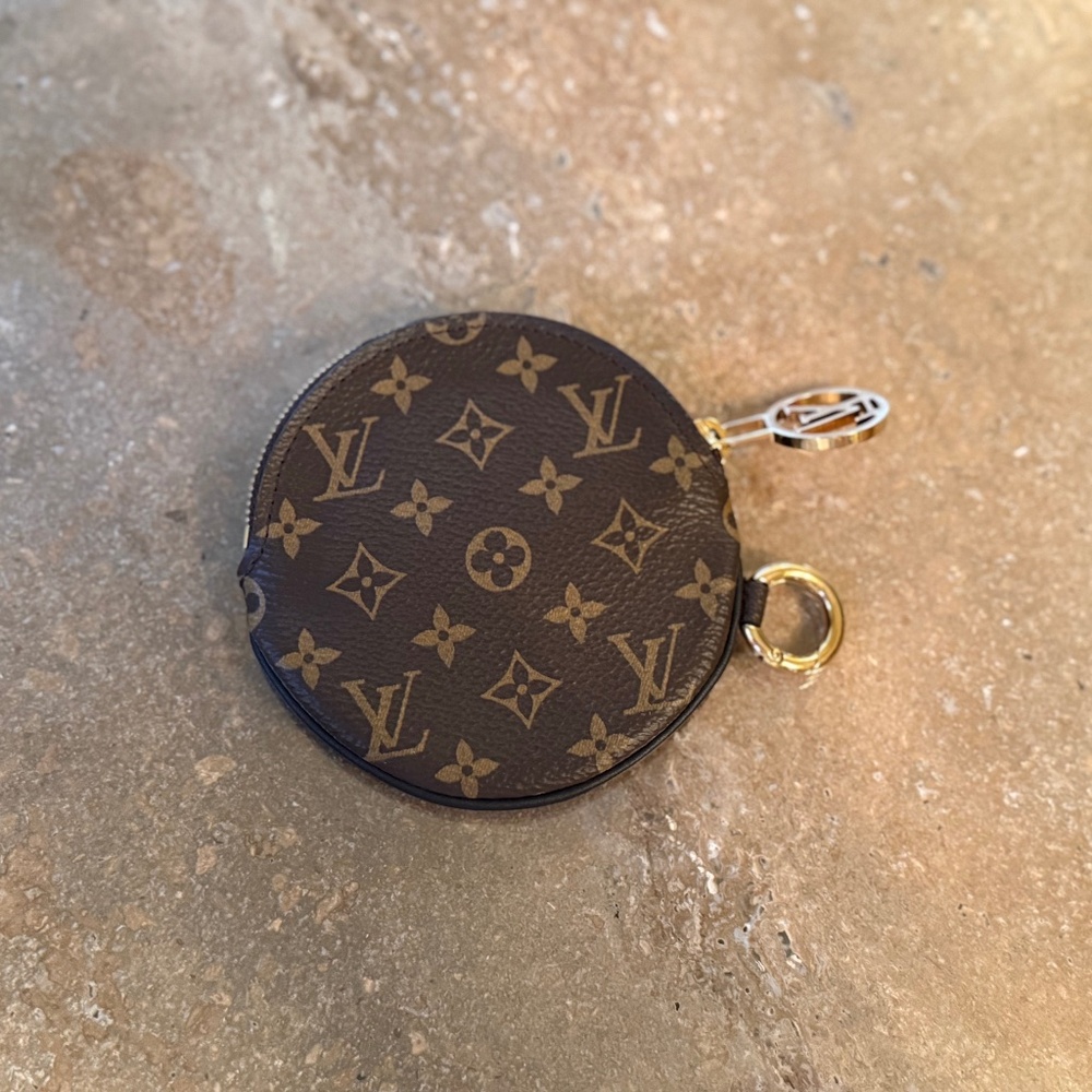 Louis Vuitton Trio Pouch - Picture 8 of 16